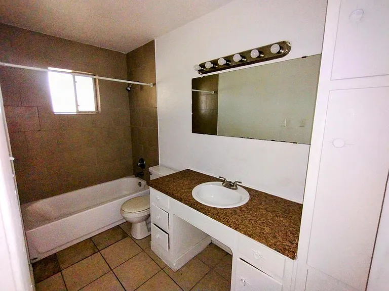 500 W Rancier Ave #M — Photo 7
