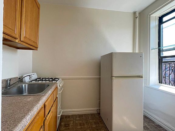3rd image of 667 Ocean Ave APT 6C
