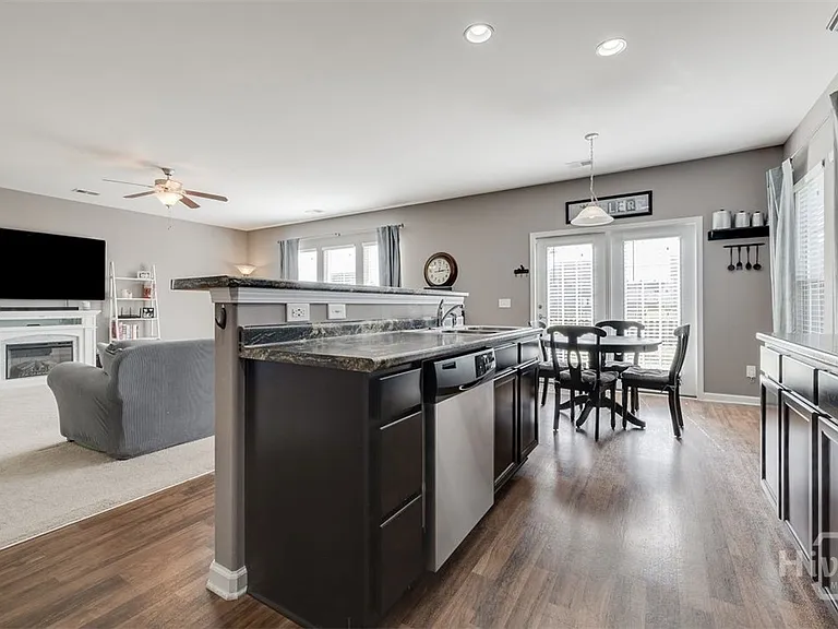 285 Willow Point Cir — Photo 11