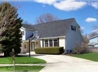 1001 Belaire Ct, Naperville, IL 60563