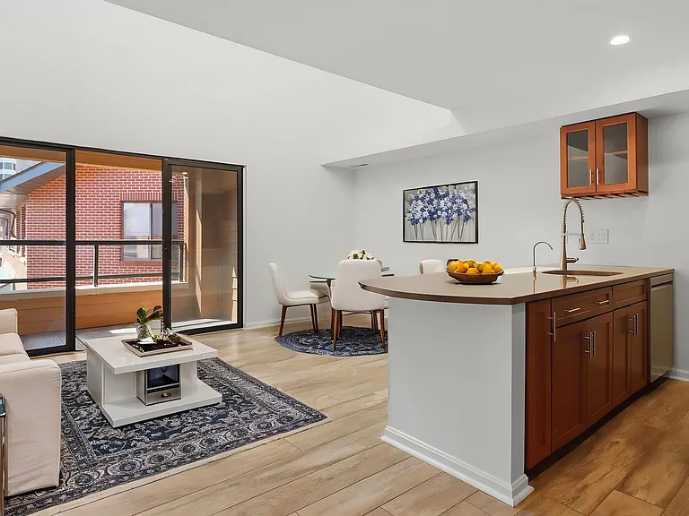 1029 N Stuart St #705 — Photo 4