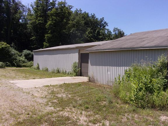 4th image of 2438 Blue Star Hwy