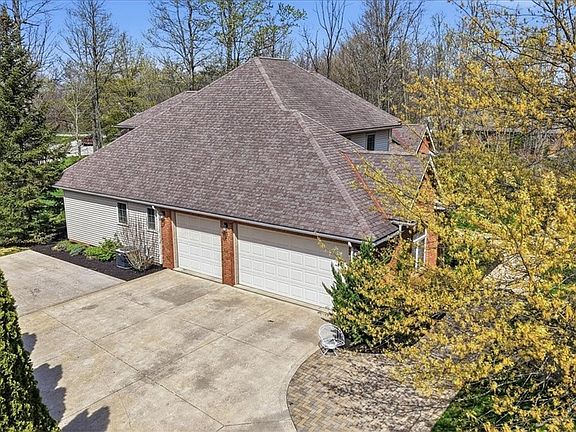 4th image of 270 Sugar Maple Ln