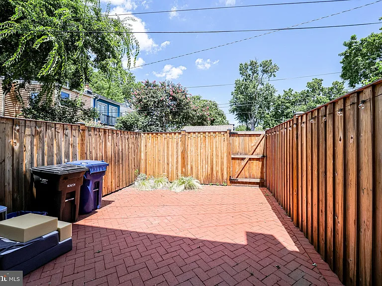 1317 Queen St — Photo 21