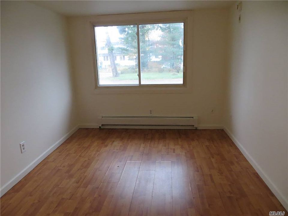 2nd image of 10 E Lake Ter
