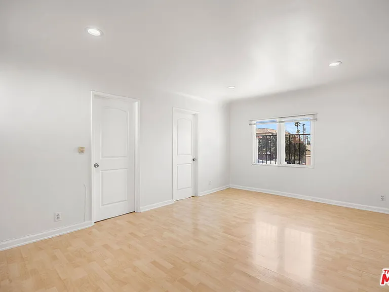 435 1/2 W Elk Ave #435 — Photo 14
