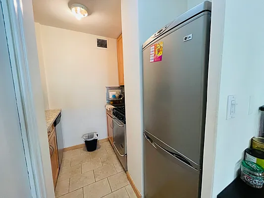 Rented by Chase Global Realty Corp | media 10