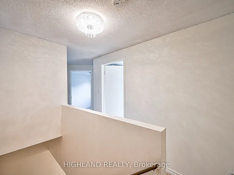 6455 Tisler Cres — Photo 16