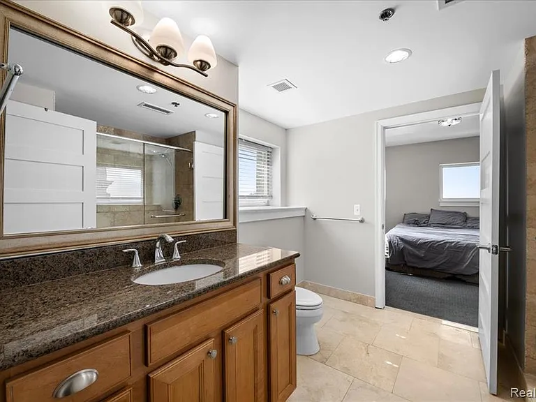525 W Lafayette Blvd #C21 — Photo 13