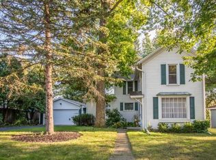 223 2nd Ave, Fontana, WI 53125
