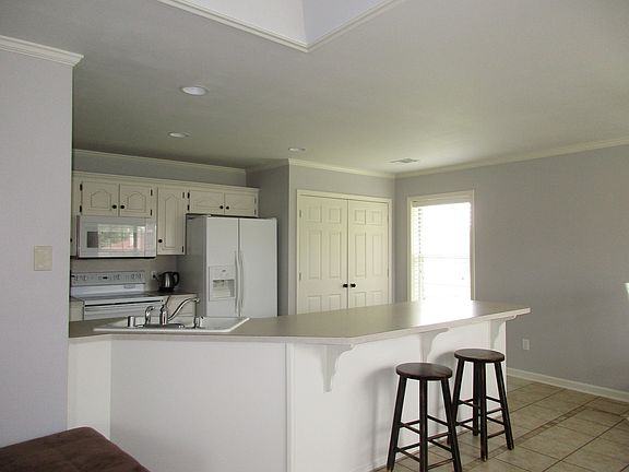 3rd image of 32 Reno Dr