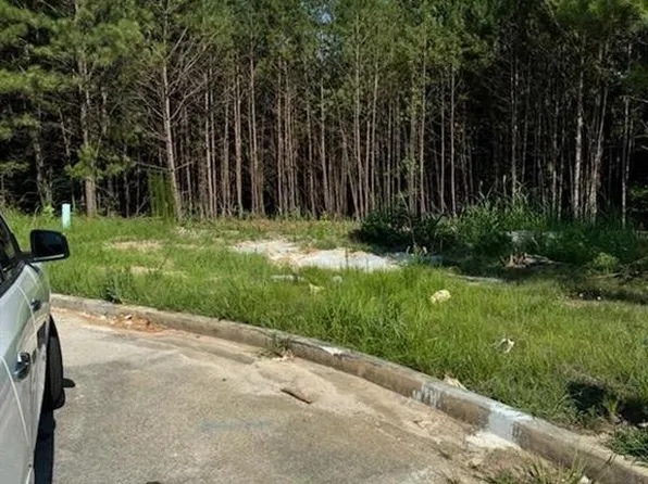 215 Valerie Cir, Atlanta, GA 30349