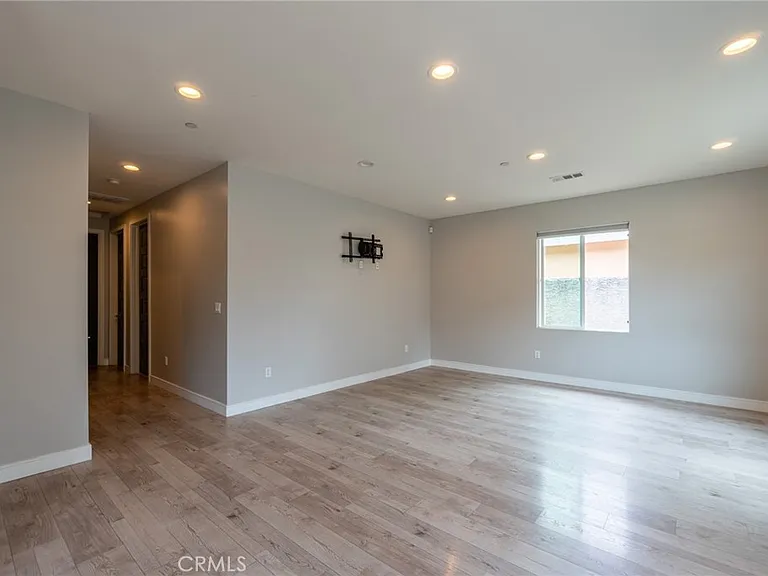 6938 Peach Ave — Photo 3