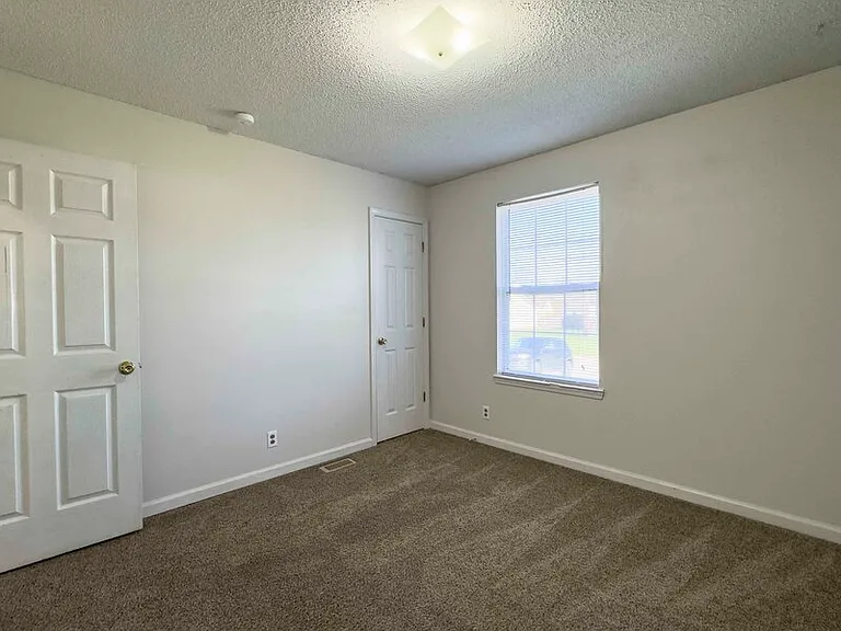 1028 Bush Ave — Photo 11