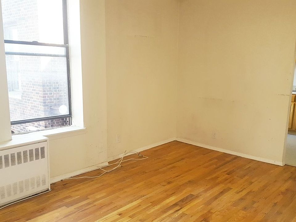 2nd image of 284 Eastern Pkwy APT 6G