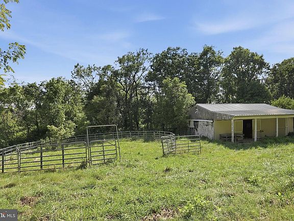 3rd image of 847 Jonathan Rd