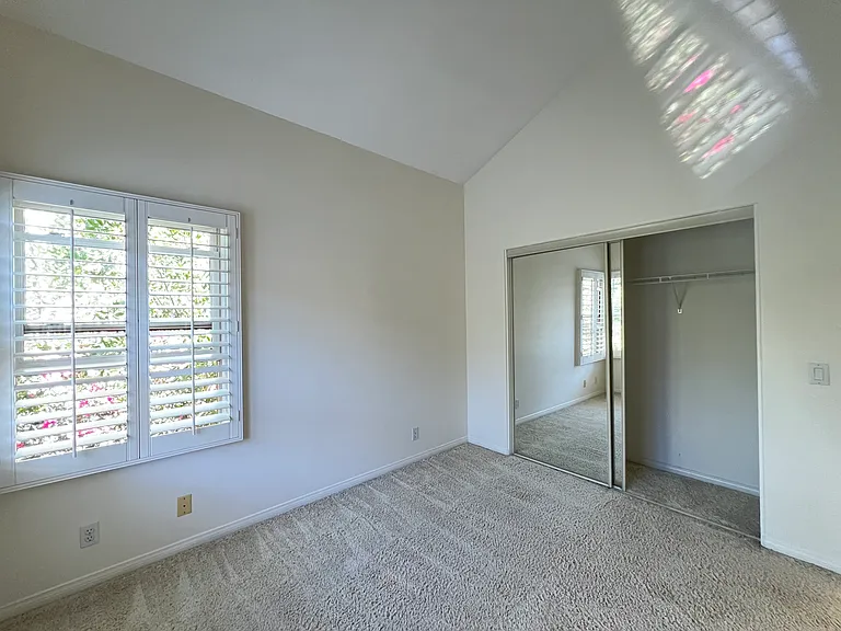 2433 Oneida St #1 — Photo 22