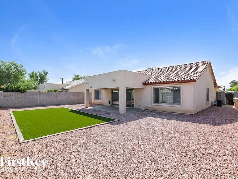 7017 N 77th Dr — Photo 14