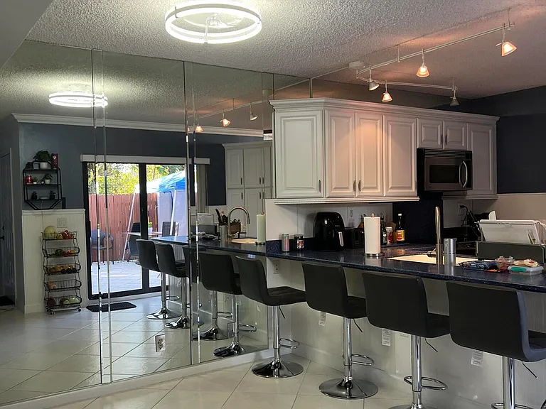 3648 Victoria Dr — Photo 12