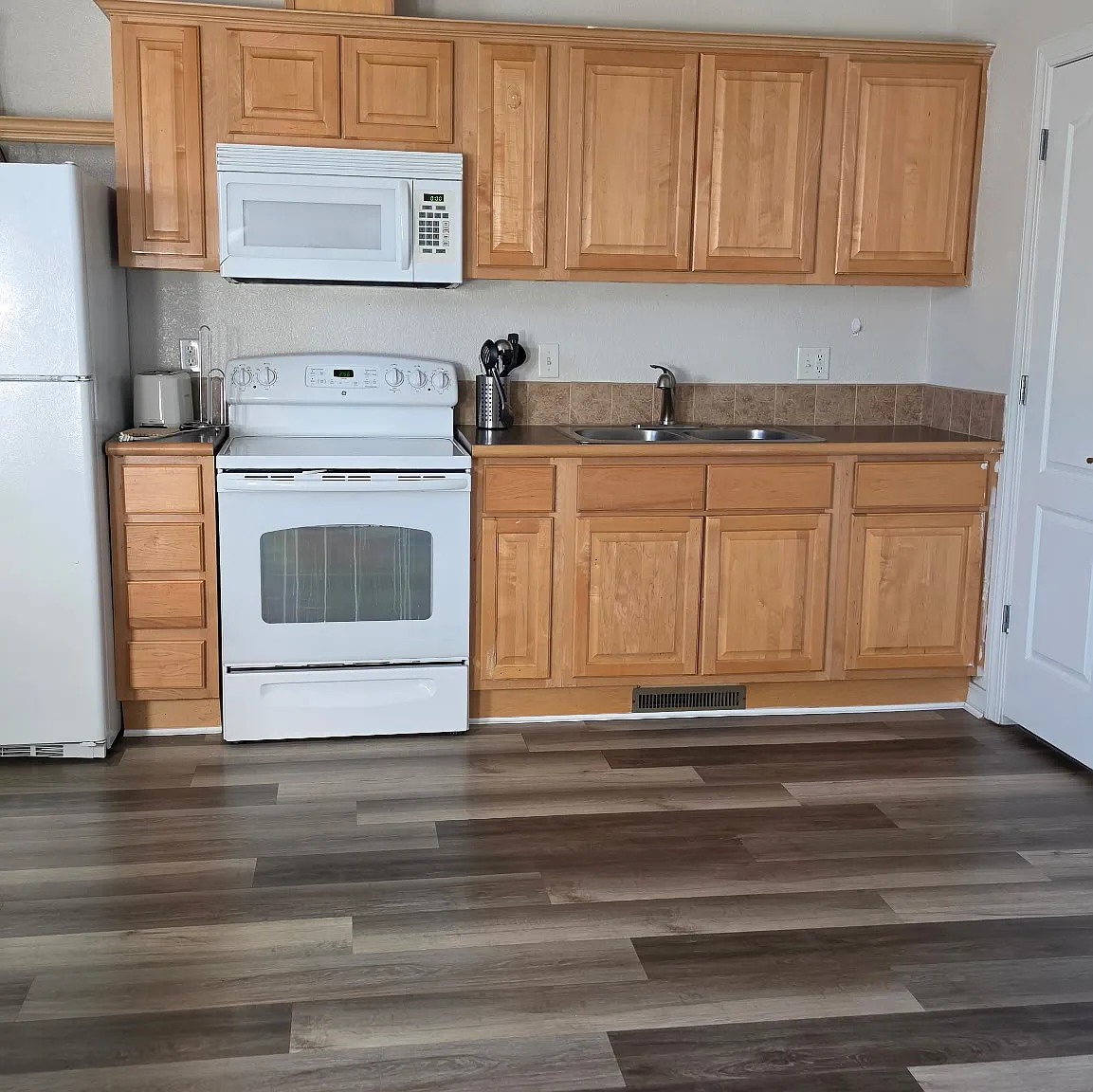 925 Wilson Street - 2 — Photo 2