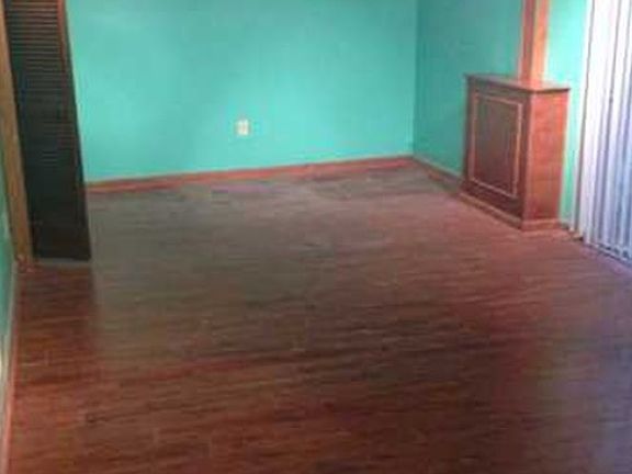 3rd image of 491 Bowling Green Dr