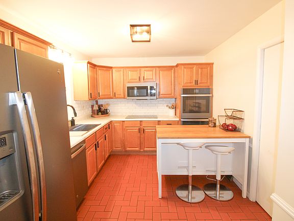 5th image of 340 Woodside Dr
