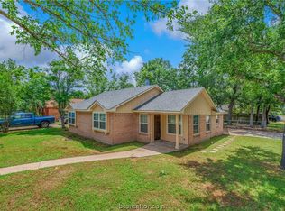 3100 Heatherwood Dr, Bryan, TX 77801