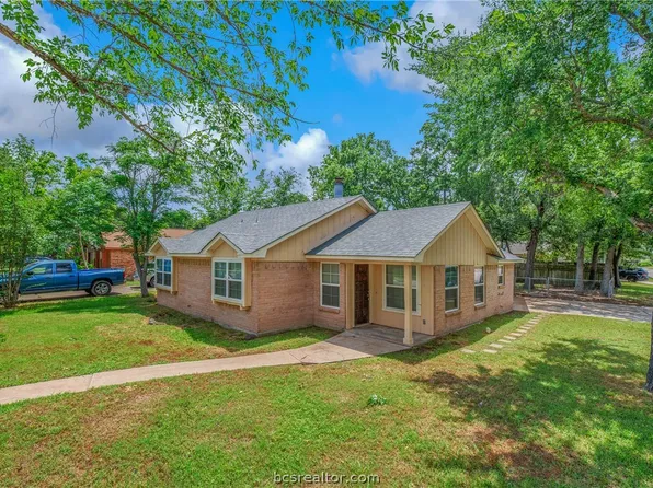 3100 Heatherwood Dr, Bryan, TX 77801