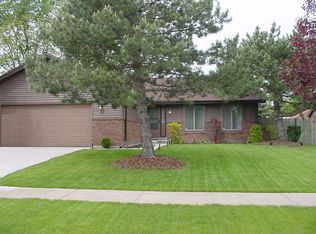 1268 Dairy Ln, Crete, IL 60417