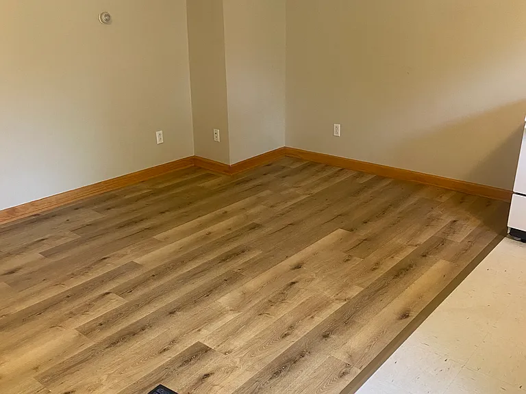 1 502TAYLOR — Photo 4