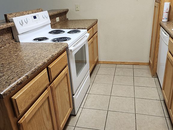 2nd image of 114 S Duncan St #6