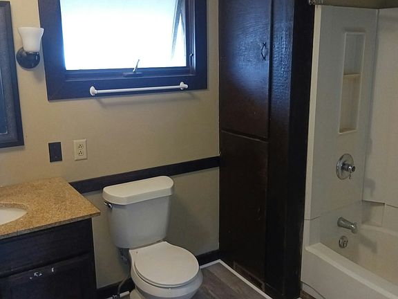 2nd image of 622 Broad Ave NW #2
