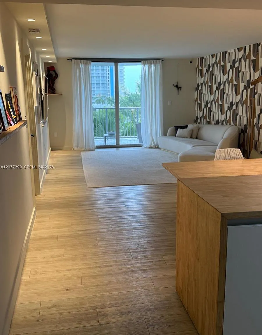 Cape Florida Club Condo P — Photo 1