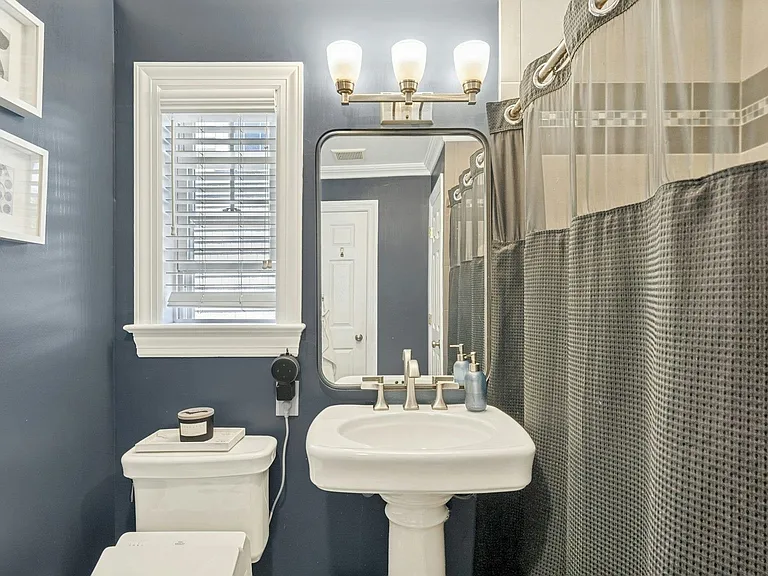 332 Demarest Ave — Photo 16