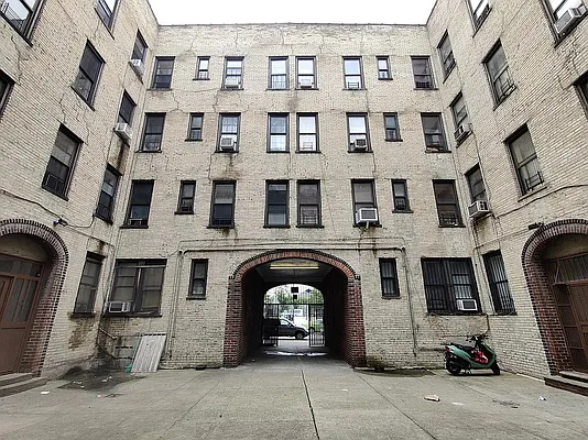 Rented by Signature Property Realty | media 32