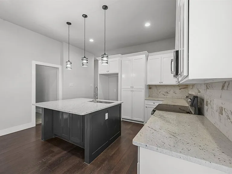 204 N Getzendaner Ave — Photo 3