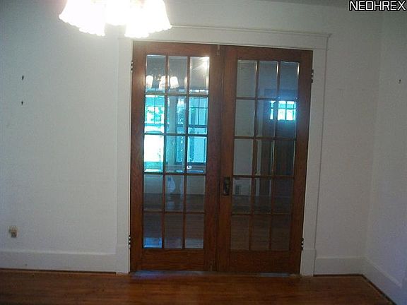 5th image of 385 Bonnie Brae Ave SE