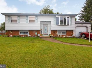 15 Eaton Cir, Laurel Springs, NJ 08021