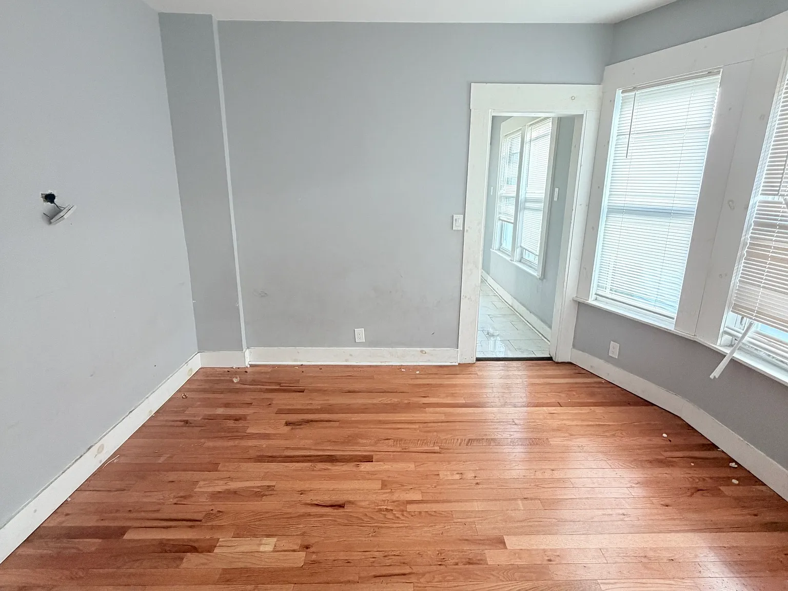 3 bed, 1.0 bath, 3435 sqft, $1,850 — Photo 3