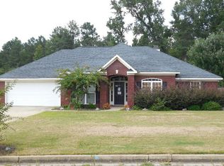 651 Shadow Wood Dr, Smiths Station, AL 36877