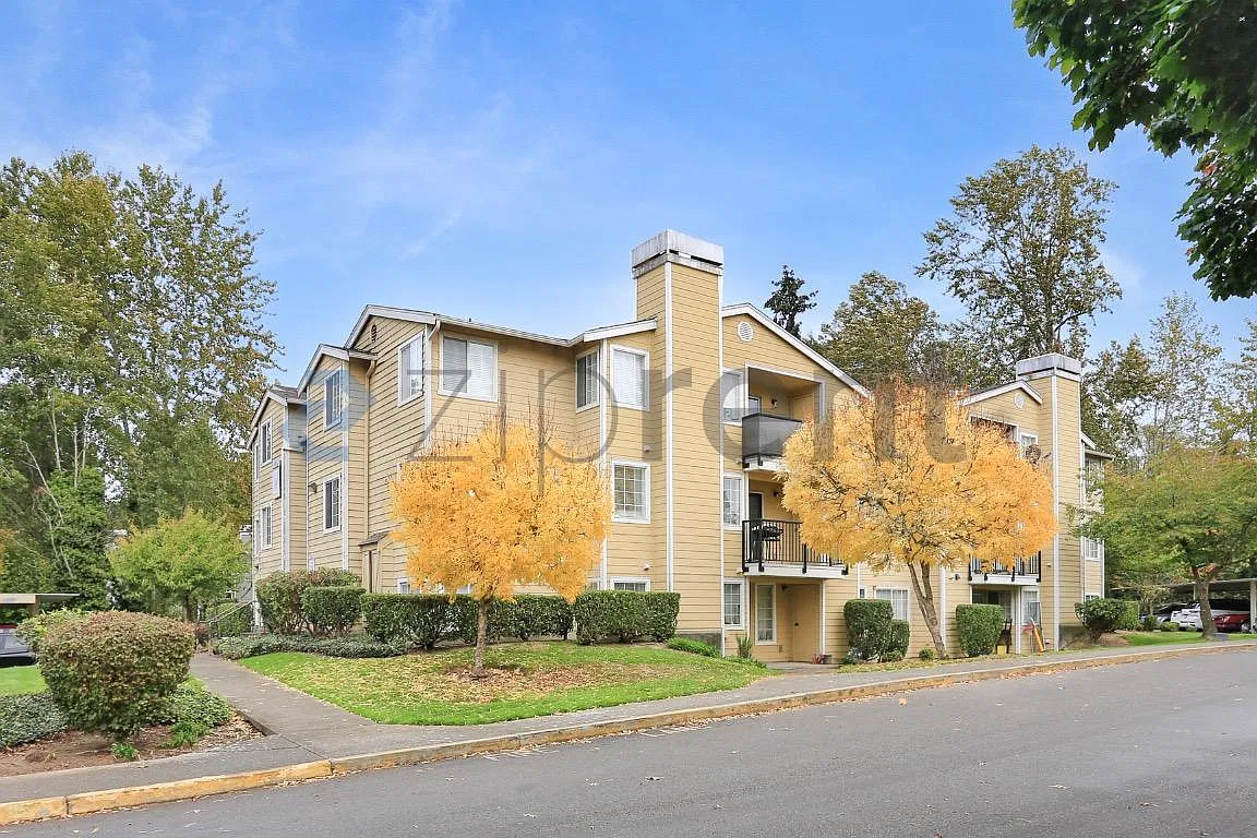 3 bed, 1043 sqft, $2,875 — Photo 1