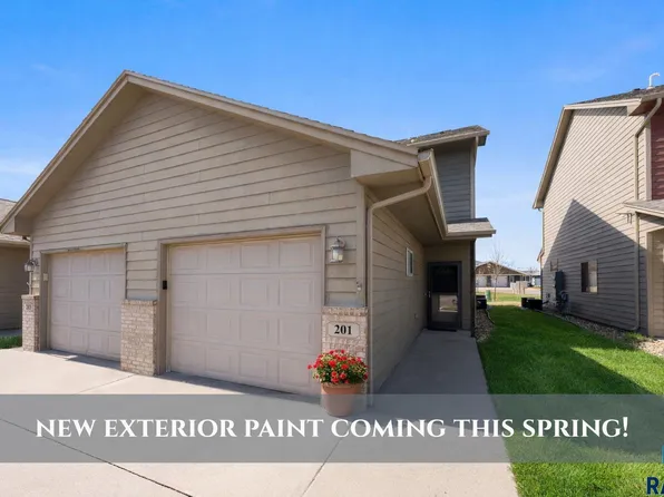201 Emmett Trl, Harrisburg, SD 57032