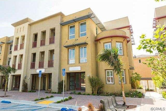 1st image of 75 Vantis Dr