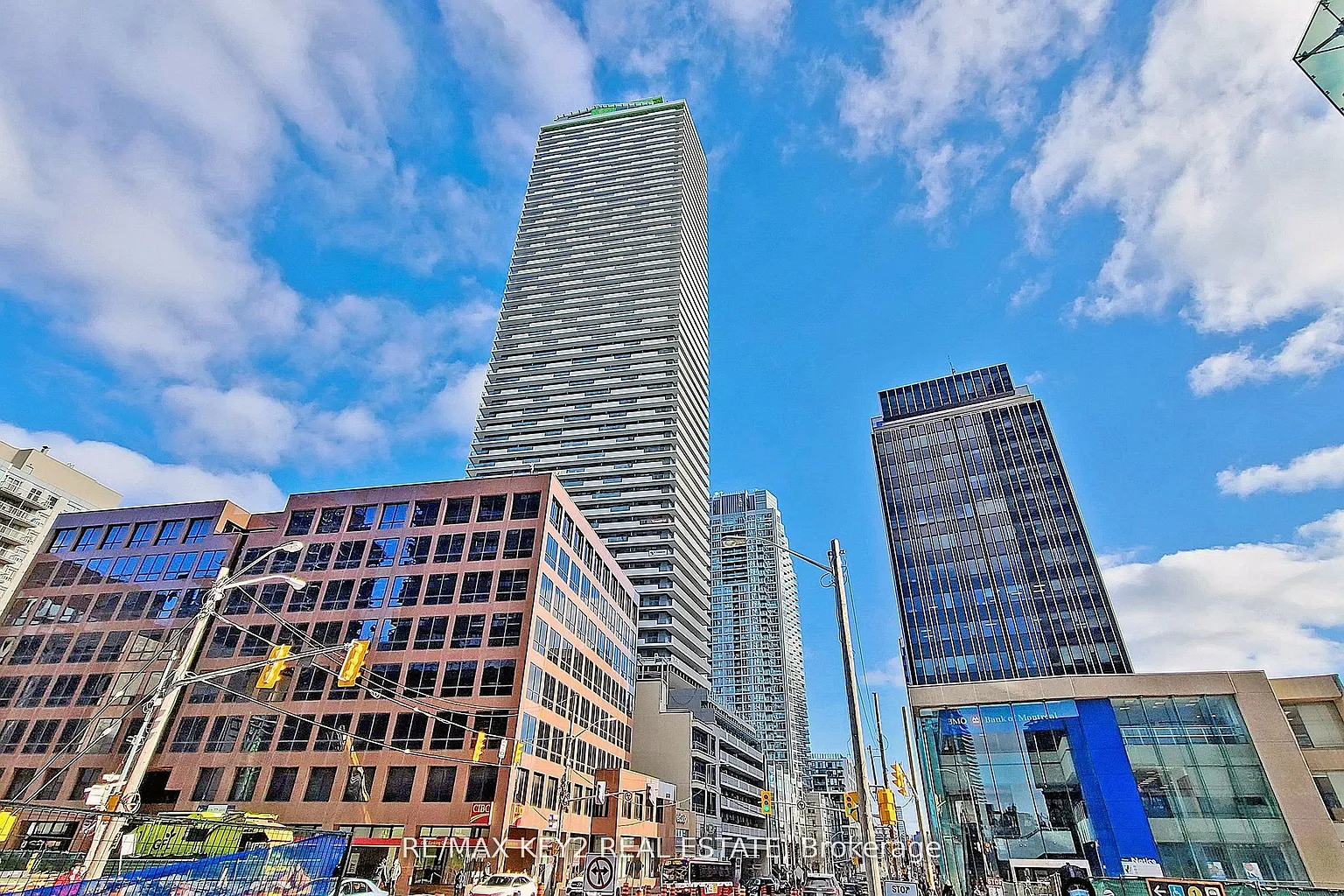 2221 Yonge St #3310 photo 1