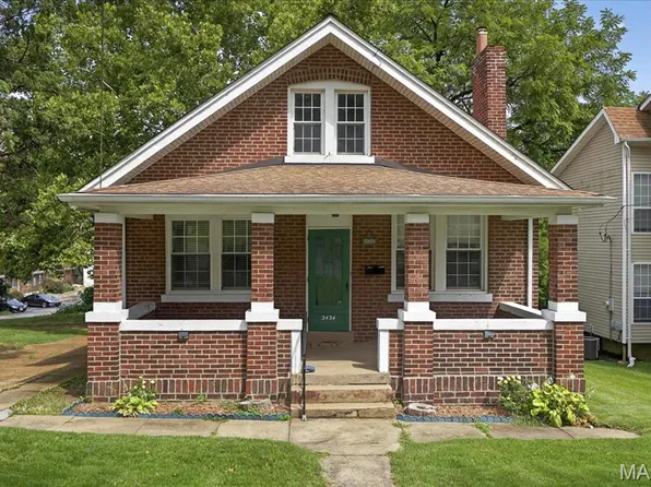 3434 Wismer Rd, Saint Ann, MO 63074