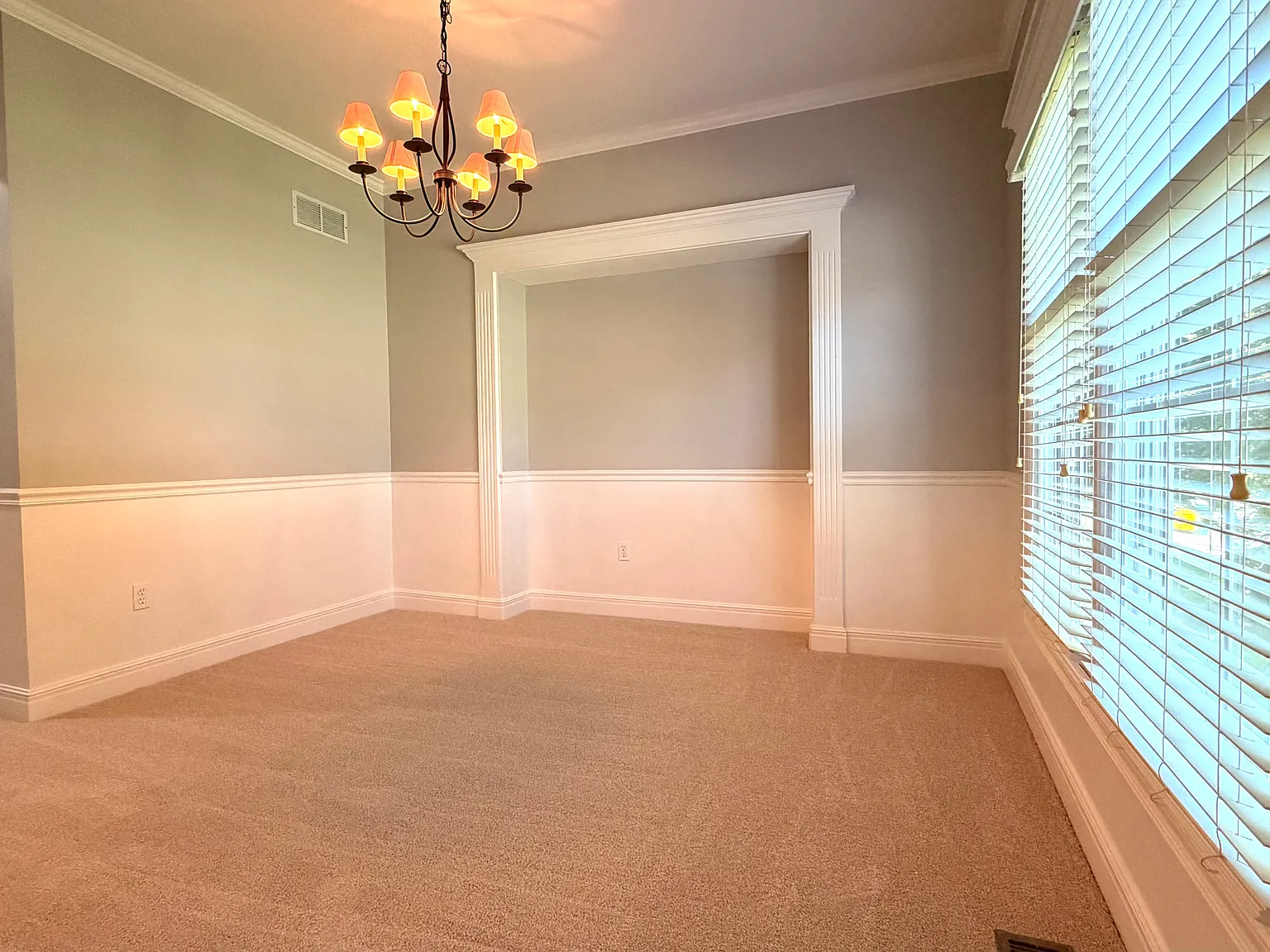 4 bed, 2.5 bath, 2700 sqft, $3,350 — Photo 4
