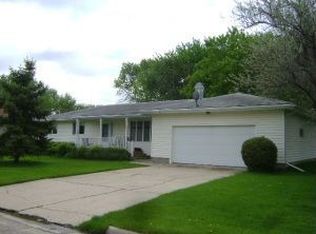1721 Canary Dr, Albert Lea, MN 56007