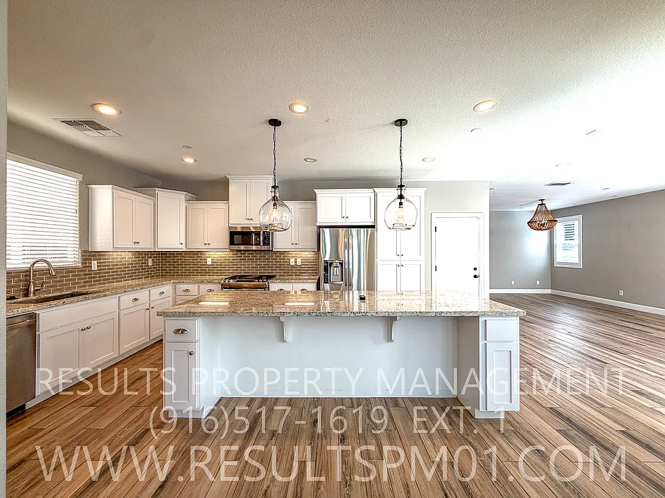 1280 Goldenrod Way