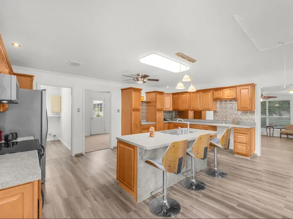 328 Creekview Meadows Dr, Springtown, TX 76082