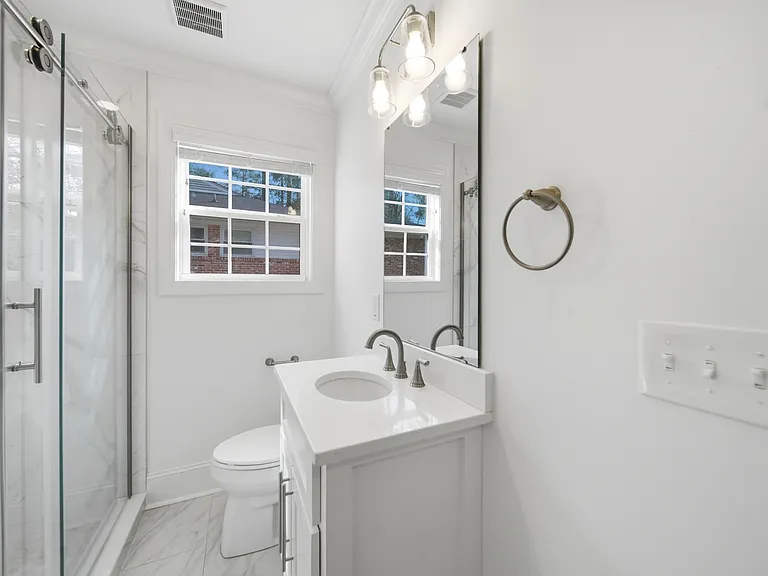 Hall/front bath